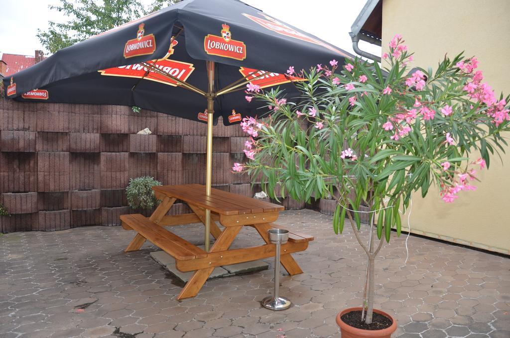 Guesthouse Zlaty Hrozen เชสกาลีปา ภายนอก รูปภาพ