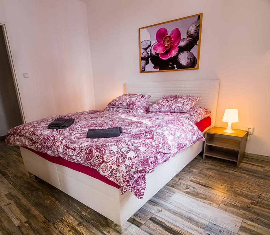 Guesthouse Zlaty Hrozen เชสกาลีปา ภายนอก รูปภาพ
