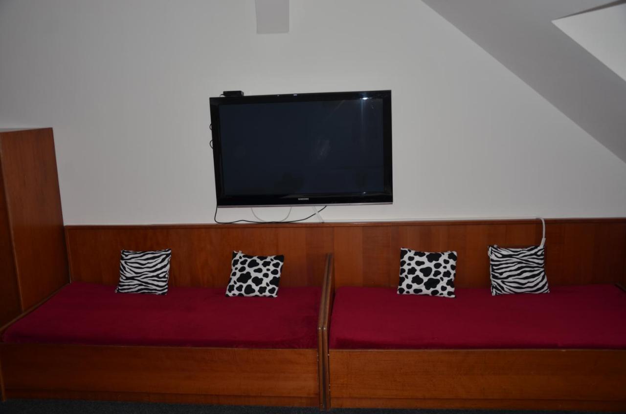 Guesthouse Zlaty Hrozen เชสกาลีปา ภายนอก รูปภาพ