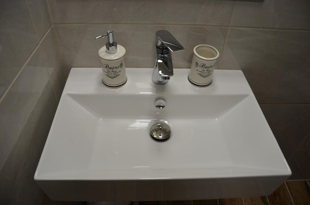 Guesthouse Zlaty Hrozen เชสกาลีปา ภายนอก รูปภาพ