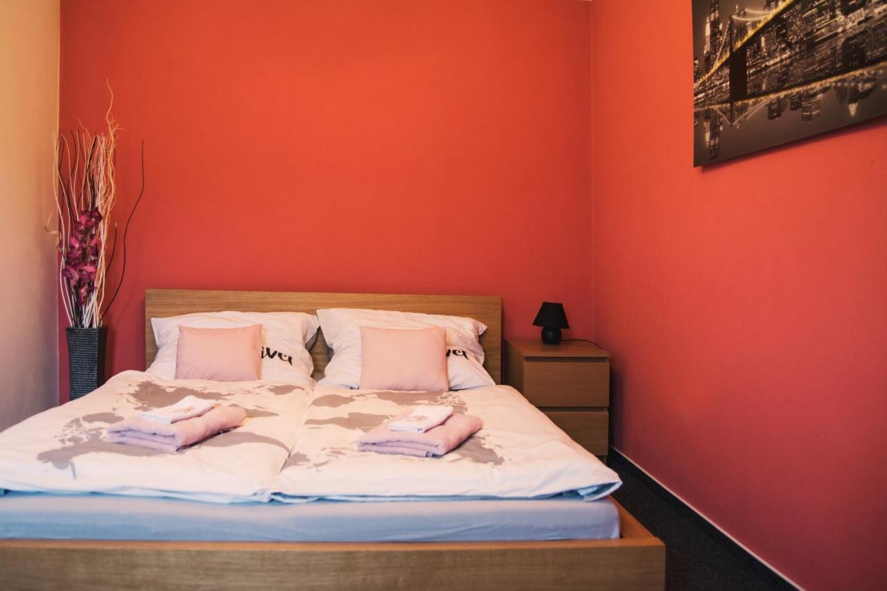 Guesthouse Zlaty Hrozen เชสกาลีปา ภายนอก รูปภาพ