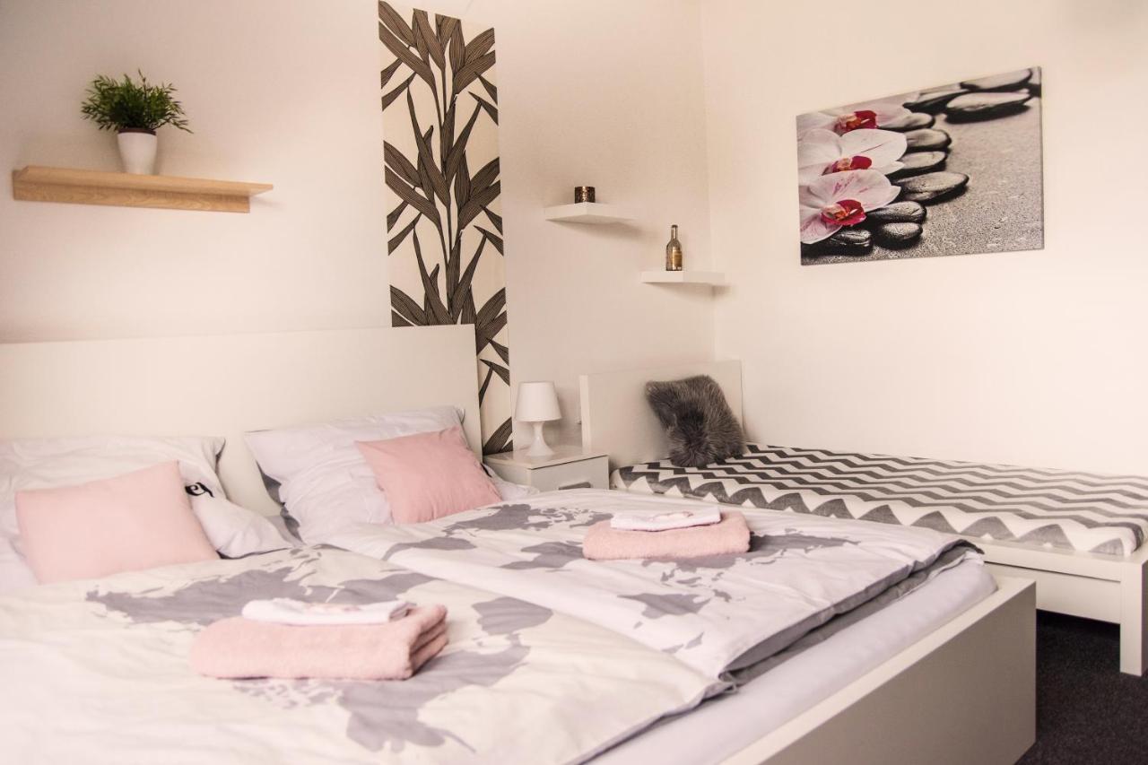 Guesthouse Zlaty Hrozen เชสกาลีปา ภายนอก รูปภาพ