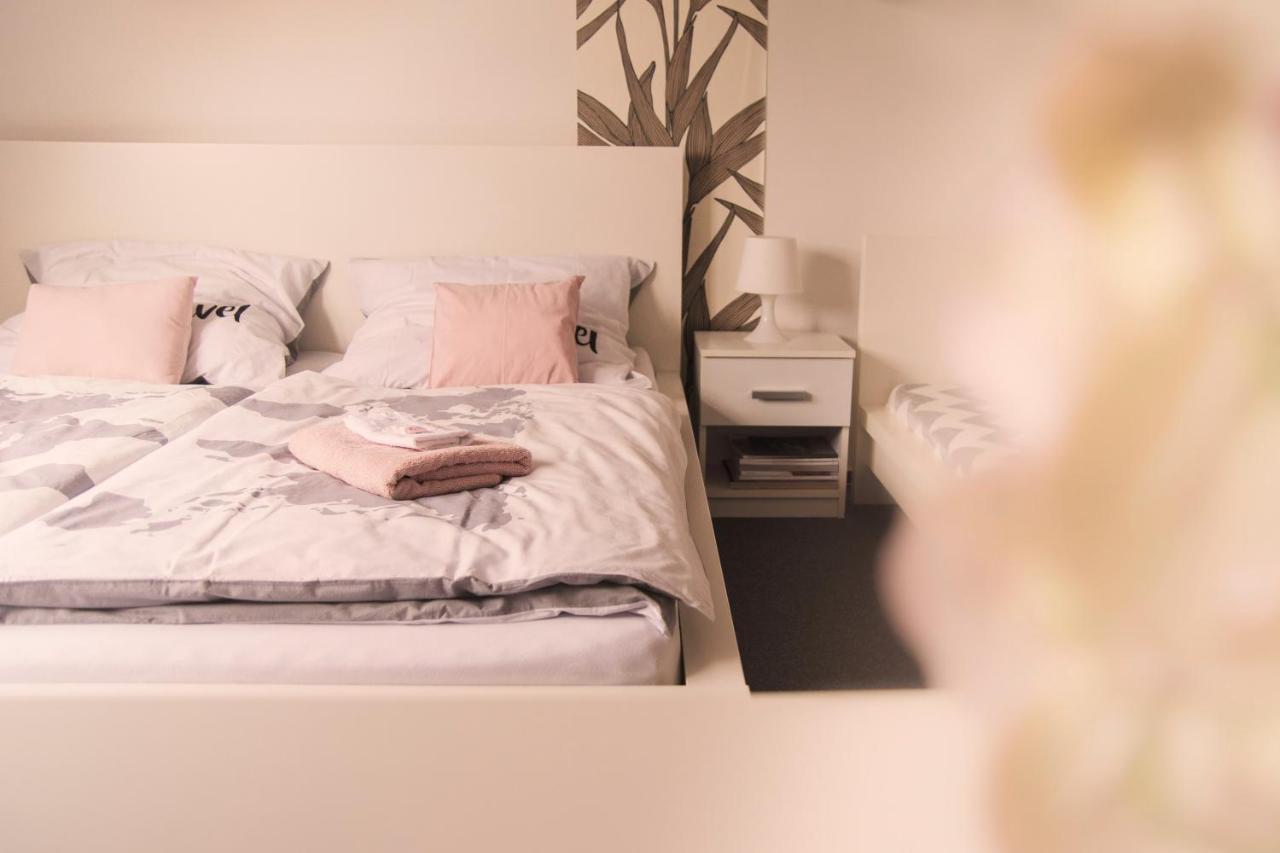 Guesthouse Zlaty Hrozen เชสกาลีปา ภายนอก รูปภาพ